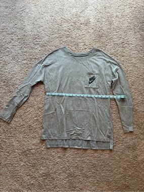 Nike Long Sleeve Pocket Tee in Light Gray Size M